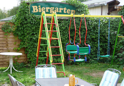 kleiner Spielplatz im Biergarten