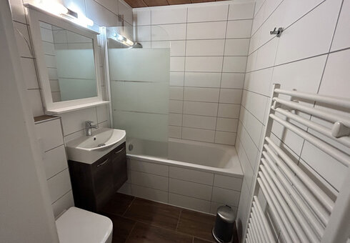 Familienappartement - Badezimmer mit Badewanne