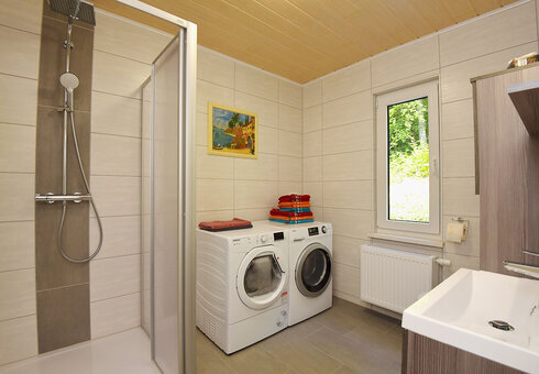 Badezimmer inkl. Waschmaschine