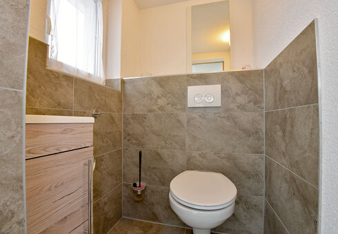 separates WC