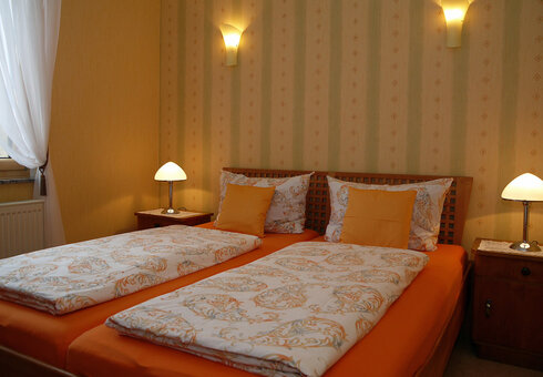 Schlafzimmer 1