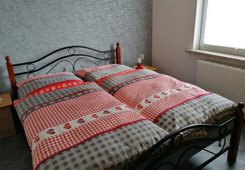 Blick in ein Schlafzimmer