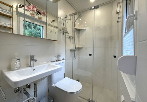 Bad mit Dusche / WC