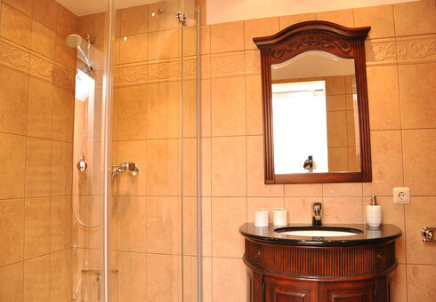 Bad mit Dusche / WC