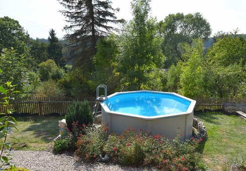 Pool im Garten