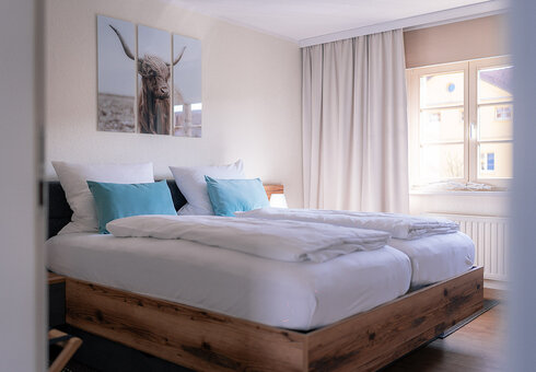 Schlafzimmer mit Doppelbett