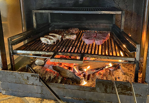 Grillspezialitäten vom Buchenholzfeuer