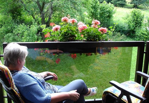 Balkon mit Blick in den Garten
