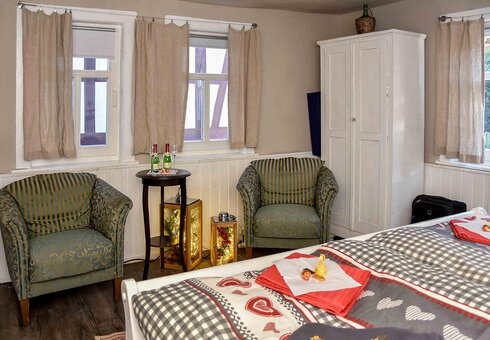 Schlafzimmer mit Doppelbett