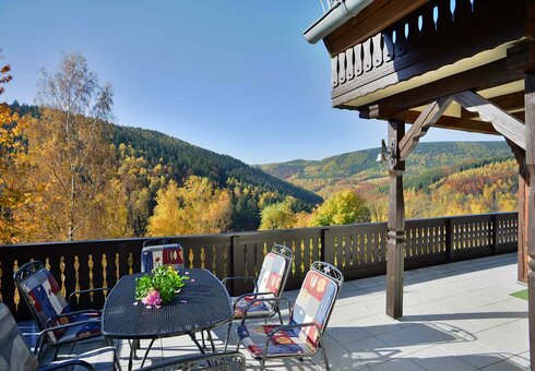 Terrasse mit Blick auf die Berge