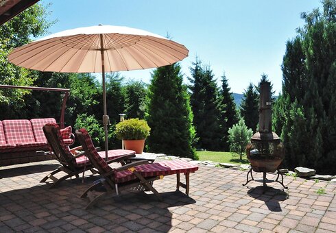 Terrasse mit Liegewiese