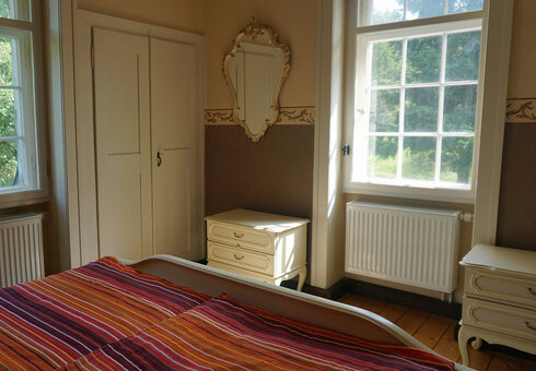 Blick in ein Schlafzimmer