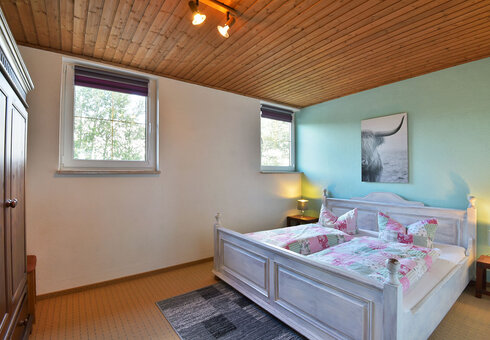 Schlafzimmer mit Doppelbett