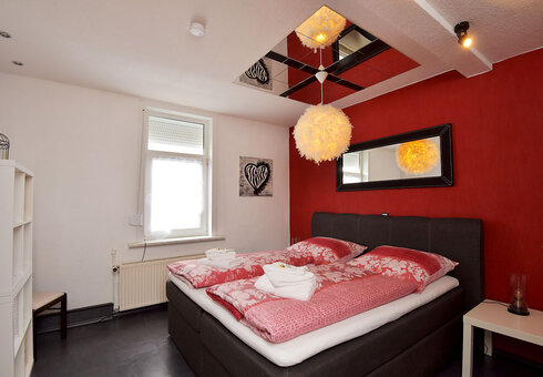 Schlafzimmer mit Doppelbett