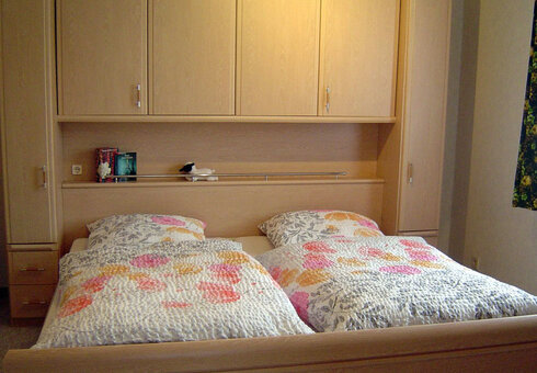 Schlafzimmer 1