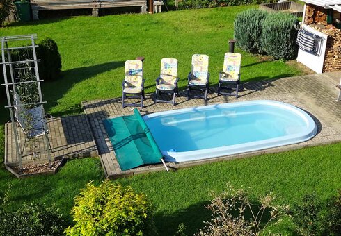 Pool mit Liegewiese