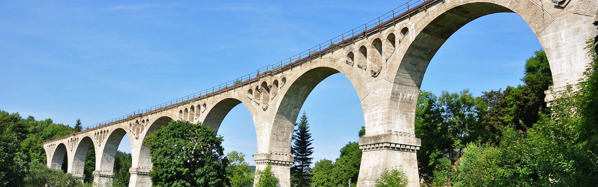 Eisenbahnviadukt in Lichte