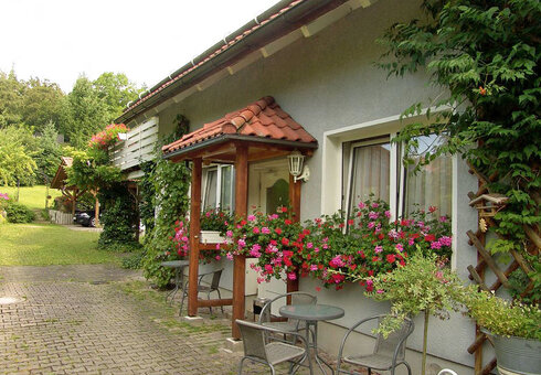 Eingangsbereich mit Grundstück