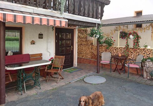 Terrasse vor dem Ferienhaus