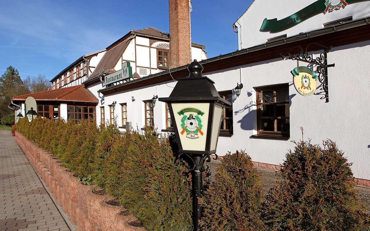 Schuetzenhaus-Zur-Louisenlust-Stadtroda-Panorama