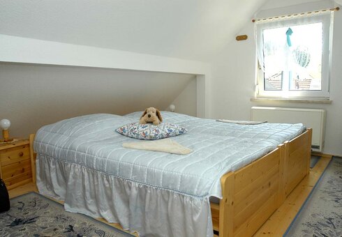 Blick in ein Schlafzimmer
