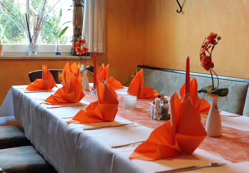festlich gedeckter Tisch