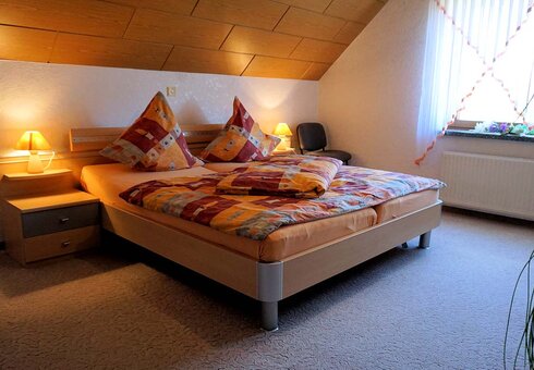 Blick in ein Schlafzimmer