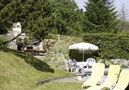 Garten mit Sonnenterrasse