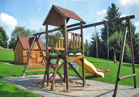Kinderspielplatz auf dem Grundstück