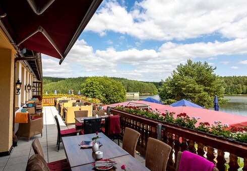 Terrasse direkt an der Talsperre