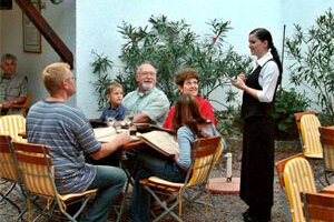 hauseigener Biergarten / Terrasse