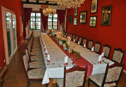 festlich gedeckter Tisch bei Feiern