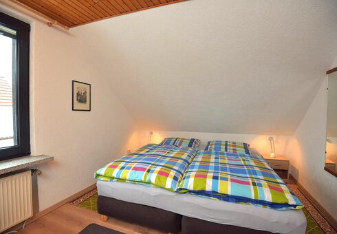 Schlafzimmer mit Doppelbett