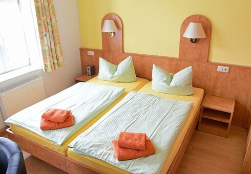 Blick in ein Doppelzimmer