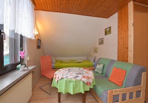 Wohnzimmer mit extra Bett