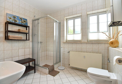 Bad mit Dusche / WC