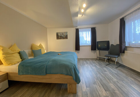 Schlafzimmer 1