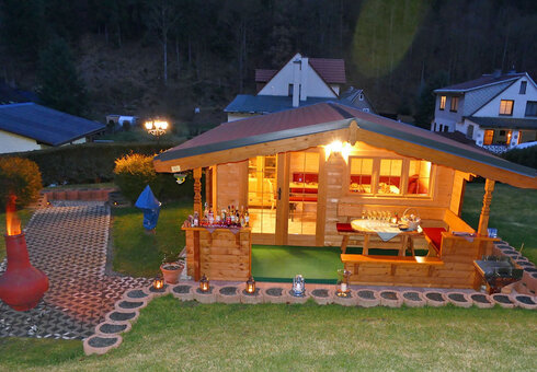 Blockhütte mit Grill