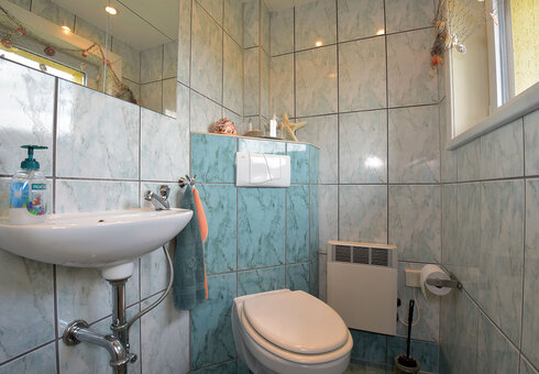 separates WC