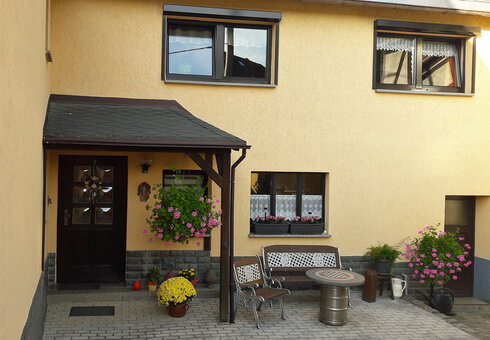 Terrasse vor dem Haus