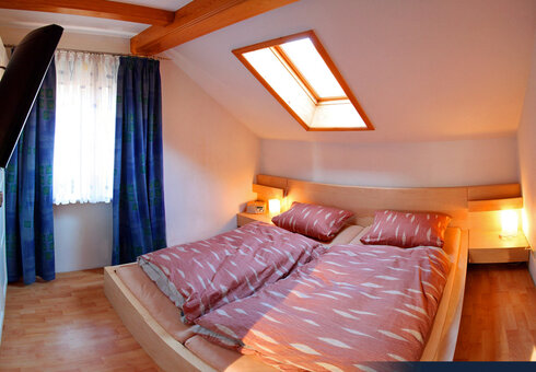 Blick in ein Schlafzimmer