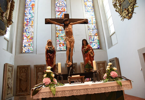 Altar mit Jesus-Kreuz