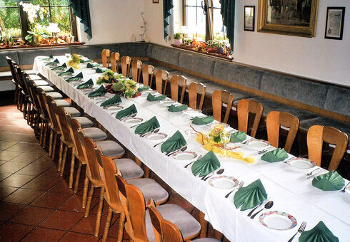 festlich gedeckter Tisch