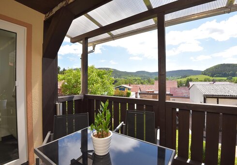 Balkon mit Blick auf die Reinsberge