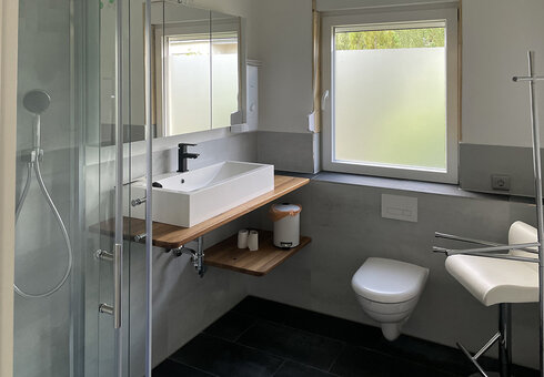 Bad mit Dusche / WC