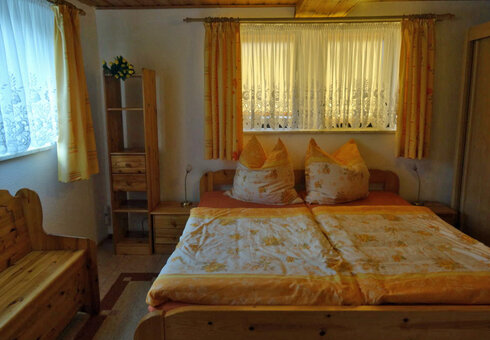 Schlafzimmer 1