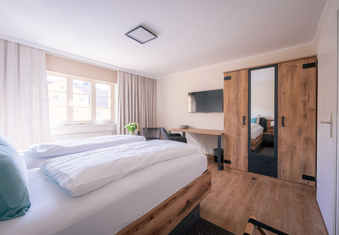 Schlafzimmer mit Doppelbett