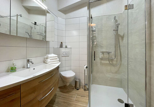 Bad mit Dusche / WC