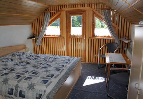 Schlafzimmer mit Balkon