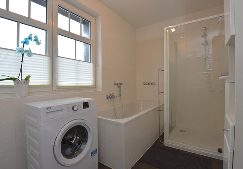 Badezimmer inkl. Waschmaschine